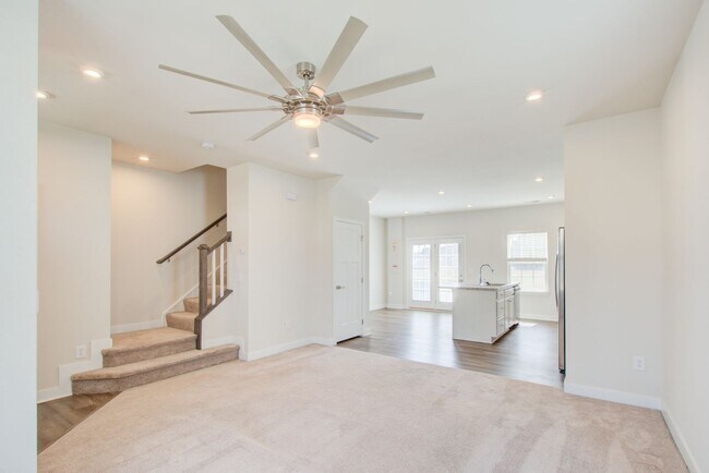 Foto del edificio - Like New End Unit Townhome, 3 Bed 2.5 Bath