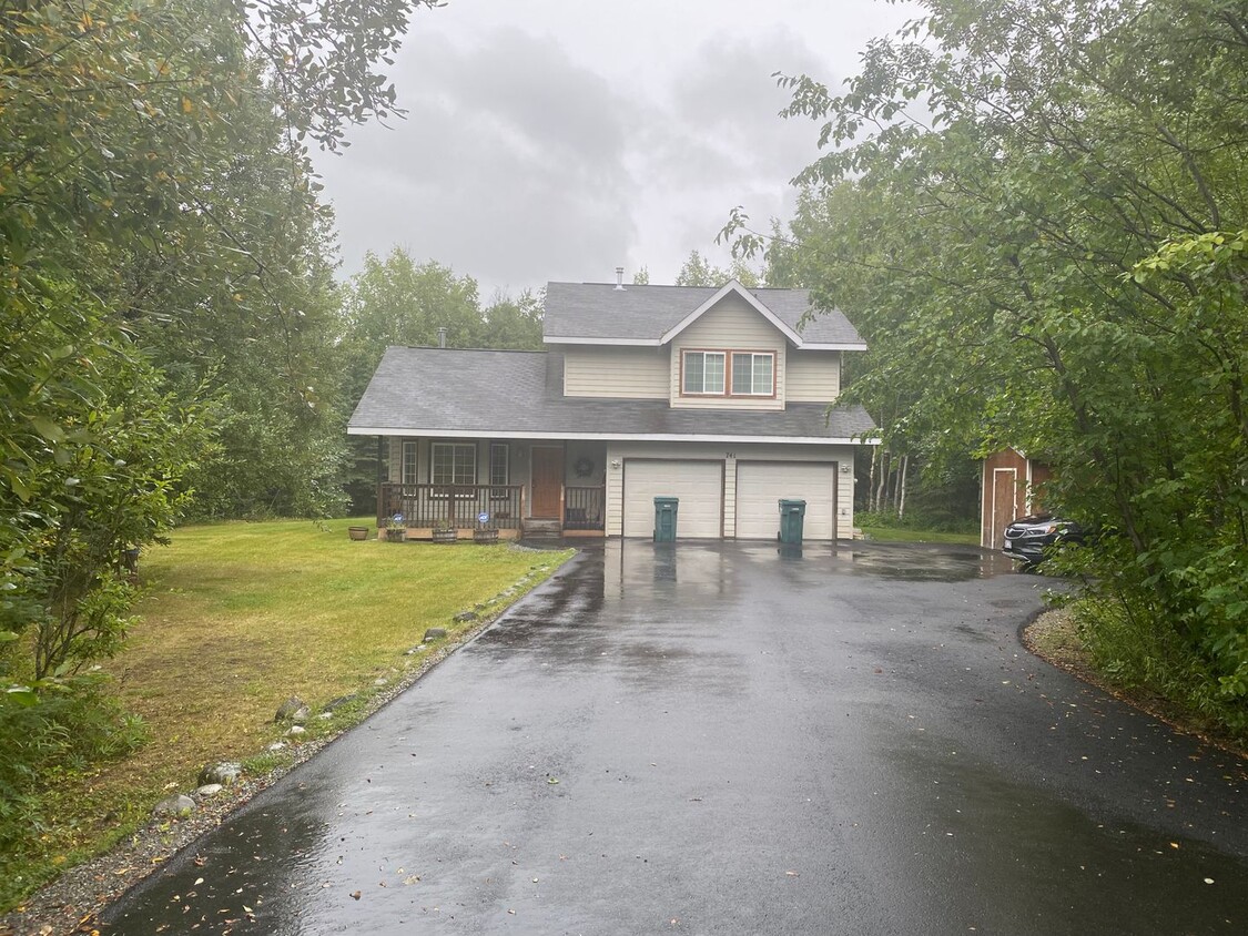 Foto principal - 3 Bedroom, 2.5 Bath Single Family Home