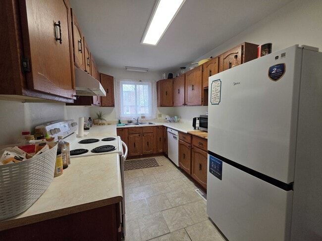 Building Photo - 581 MacDonnell St