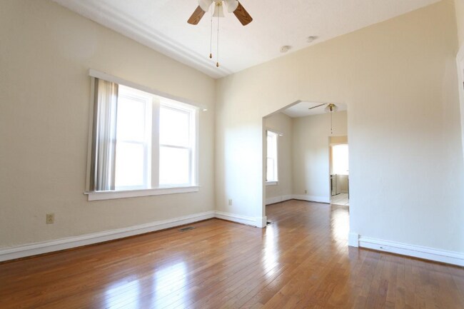 Building Photo - 3133 S Parnell Ave