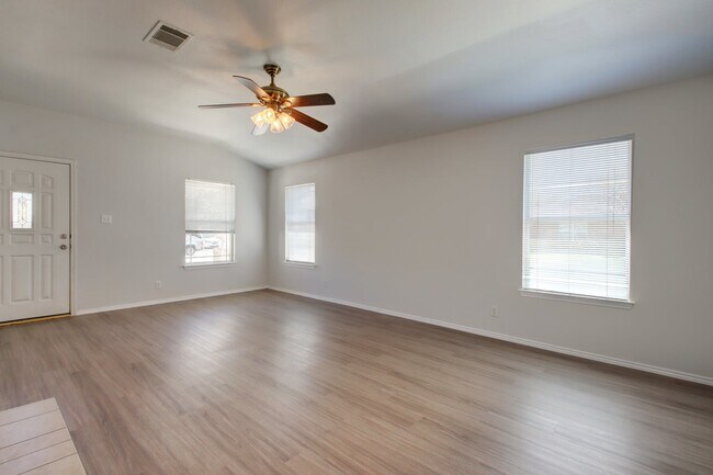 Foto del edificio - 218 Katy B Ln