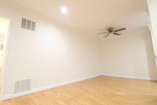Foto del edificio - 3121 Bagley Ave