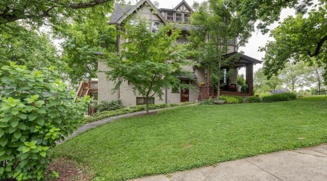 Foto del edificio - 1715 Cedar Ln