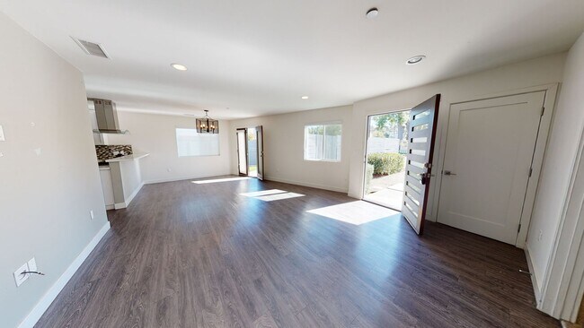 Foto del edificio - Beautiful 3 bedroom, 2 bath house in Woodl...