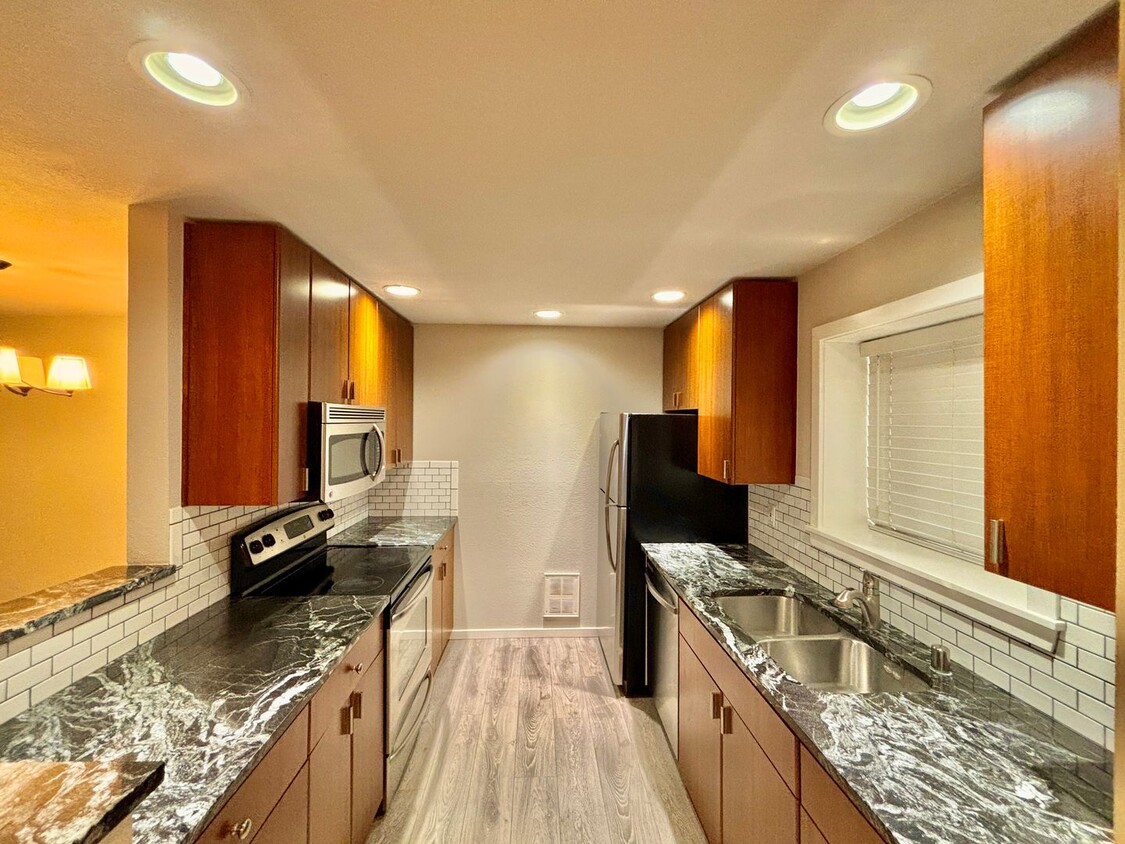 Foto principal - Beautiful Modern Condo in Mill Creek