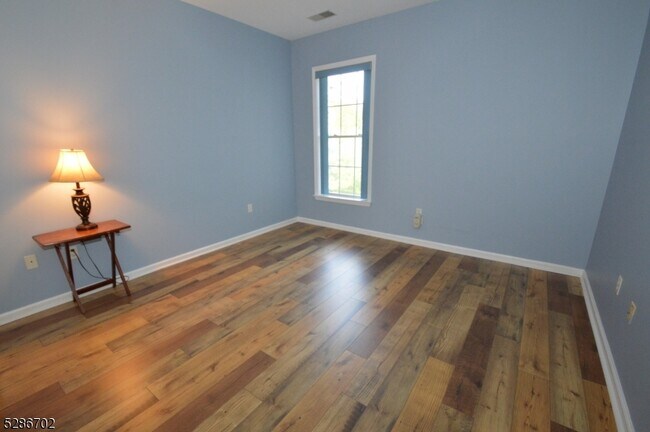 Building Photo - 2309 Johnson Dr