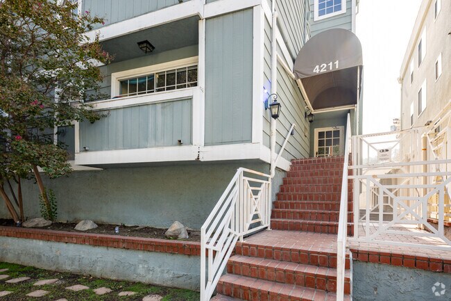 Foto del edificio - 4211 Arch Dr