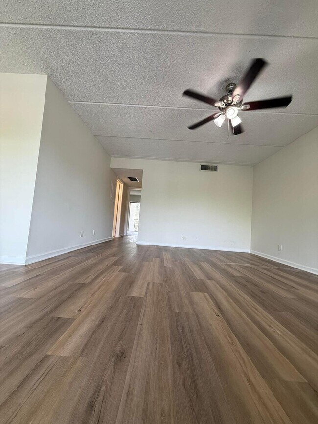 Building Photo - 2000 Springdale Blvd