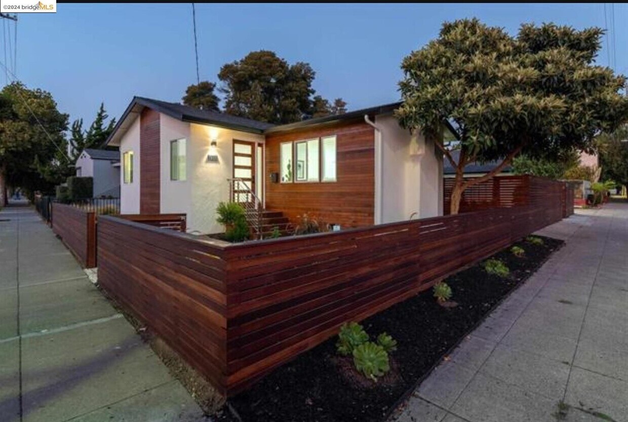 Foto principal - 4300 Adeline St