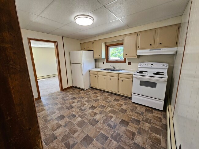 Cocina - 140 W Utica St