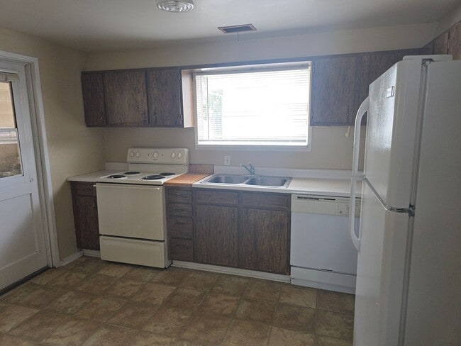 Building Photo - 1245 Pinyon Ave