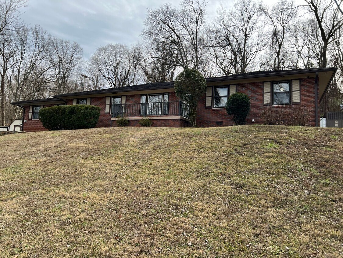 Primary Photo - 3 Bed, 2 Bath Home w/ Privacy on 3 Acre Lot