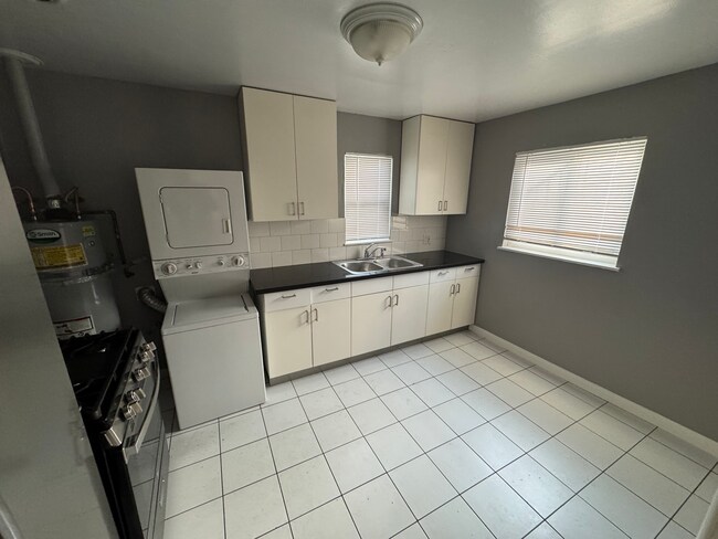 Foto del edificio - 5664 Gaskill St