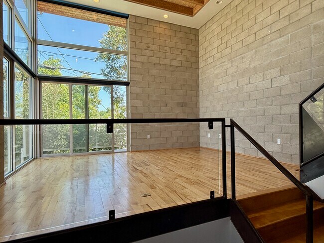 Living Area/Balcony - 530 N Larchmont Blvd