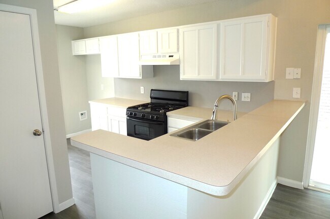 Building Photo - 5530 Santrey Dr