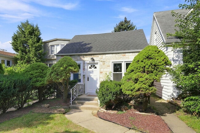 Building Photo - 4438 N Narragansett Ave