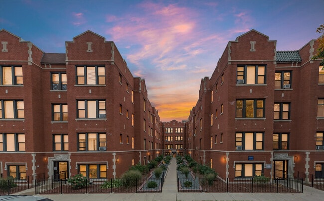 Building Photo - 3935 N Janssen Ave