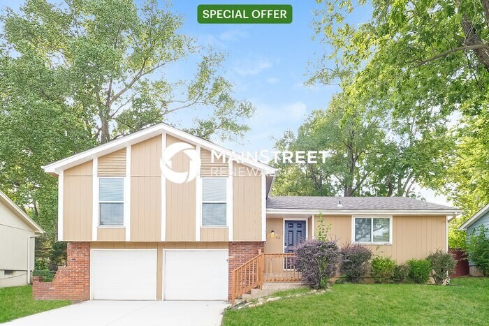 Foto principal - 3 Bedroom Pet-Friendly Home in Overland Pa...
