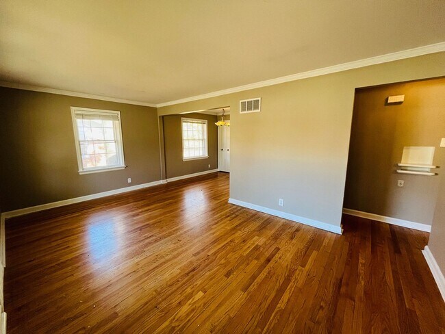 Building Photo - 2 bedroom 1 Bath home for RENT
