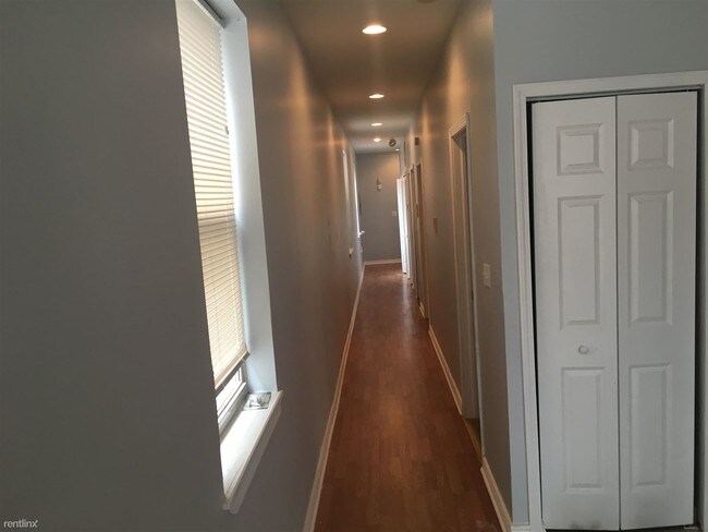 Foto del edificio - 7012 S Dorchester Ave
