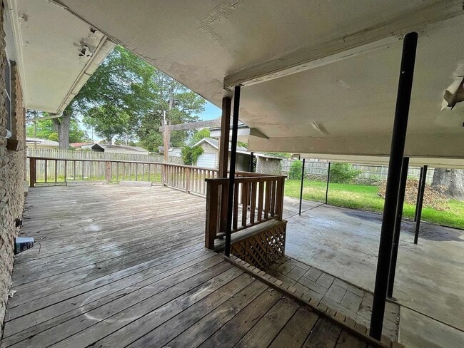 Building Photo - Coming Soon!!! 3 beds, 2 baths, 2 living a...