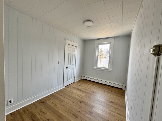 Building Photo - 298 Bleloch Ave