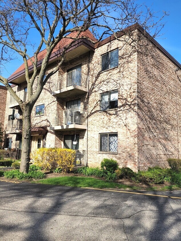 Primary Photo - 5406 Chateau Dr