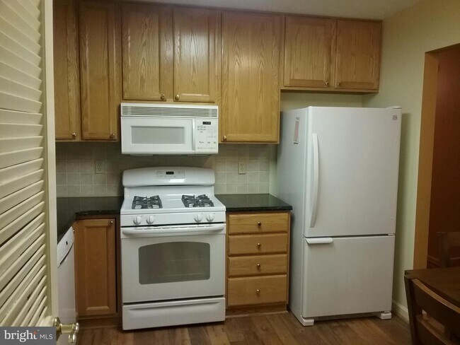 Foto del edificio - 2745 Meadow Dr