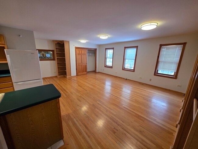 Foto del edificio - 236 Robert Parker Coffin Rd