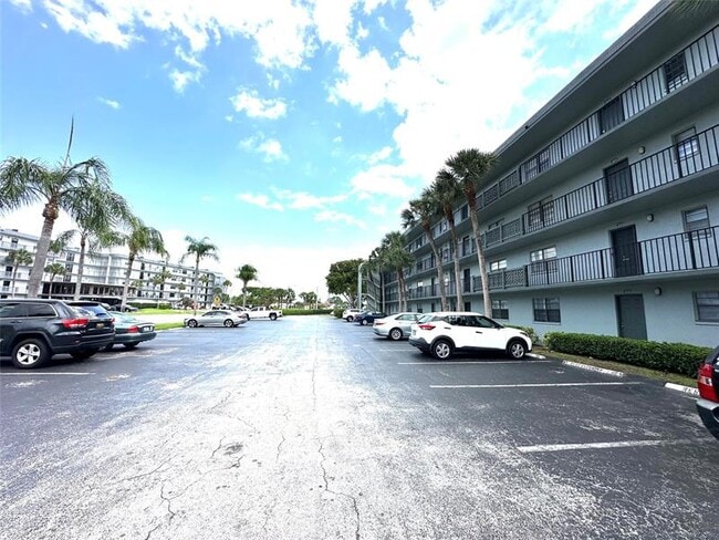 Foto del edificio - 9440 SW 8th St