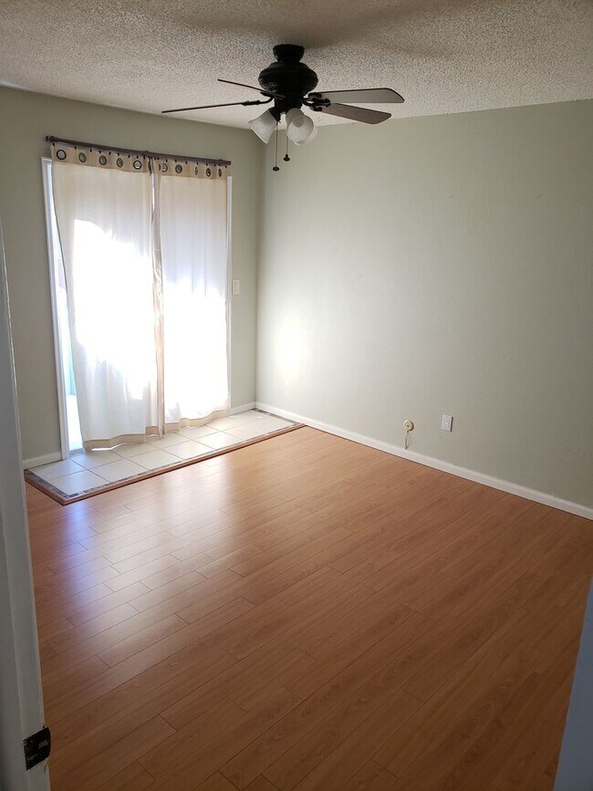 Building Photo - Nice Condominium for Rent with wood floors