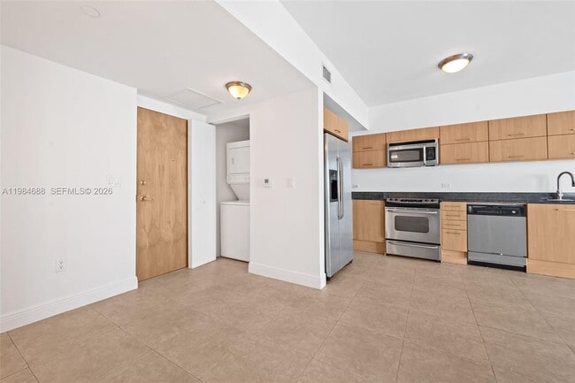 Building Photo - 350 S Miami Ave