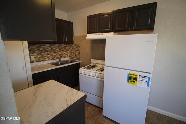 Foto del edificio - 8903 Old County Dr