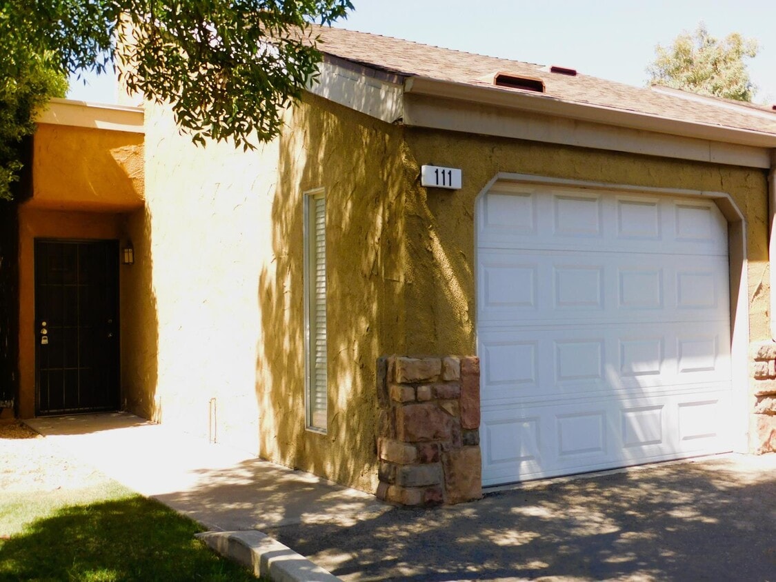 Primary Photo - 7178 N Fruit Ave