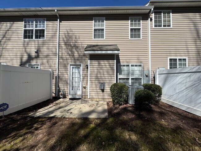 Foto del edificio - 3BR Townhome in Durham!