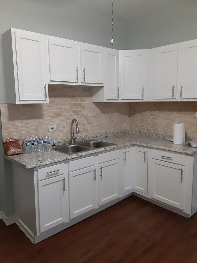 Kitchen - 1023 S Oakley Blvd