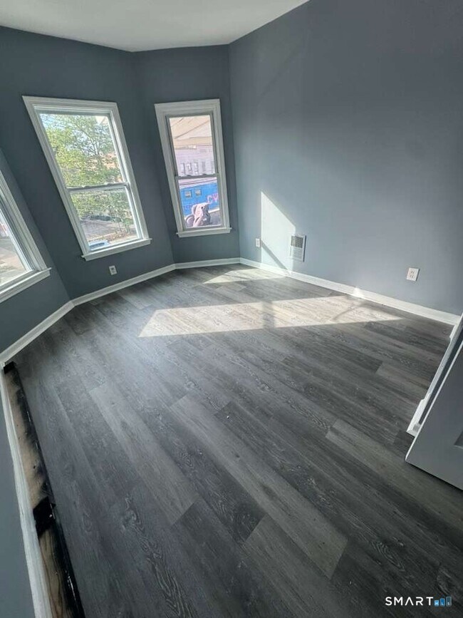 Foto del edificio - 1357 Fairfield Ave