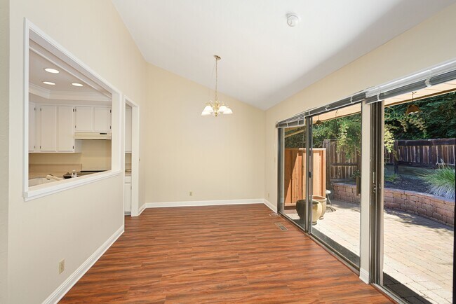 Building Photo - 319 Alamo Square Dr
