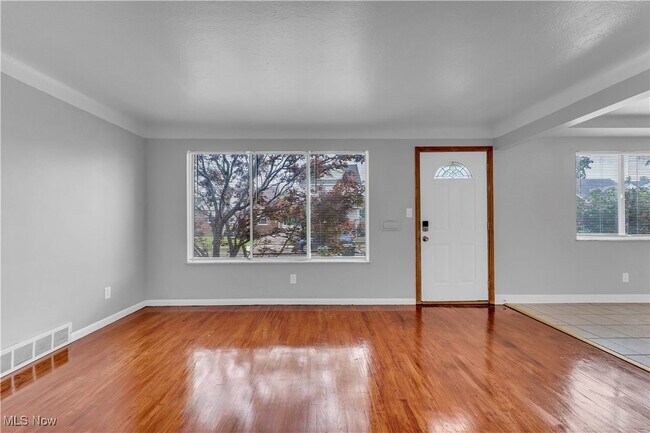 Foto del edificio - 10725 Vernon Ave