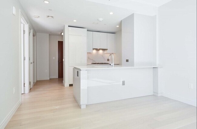 Building Photo - 135 Seaport Blvd