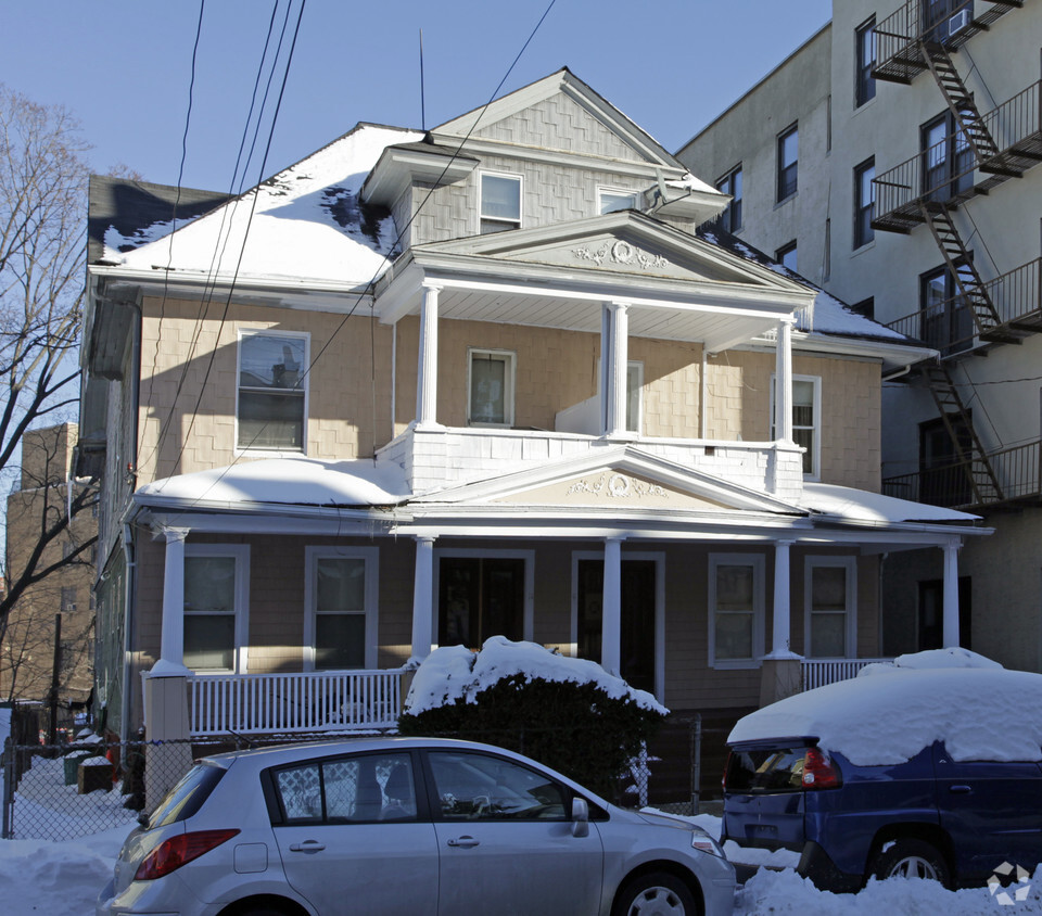 Primary Photo - 9 N 9th Ave