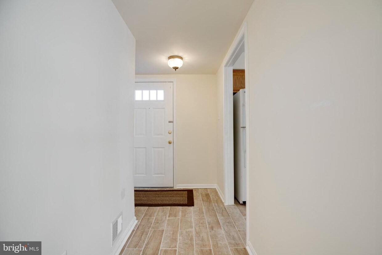 14507 St Germain Dr, Centreville, VA 20121 Condo for Rent in