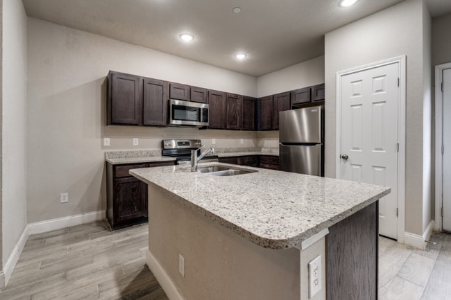 Building Photo - 7813 Savannah Brooks