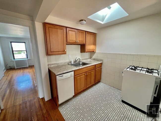 Building Photo - 181 ST MARKS AVENUE 4