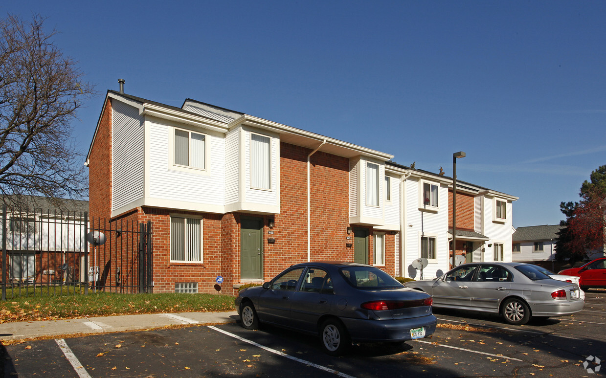 Primary Photo - Town Center Apartments