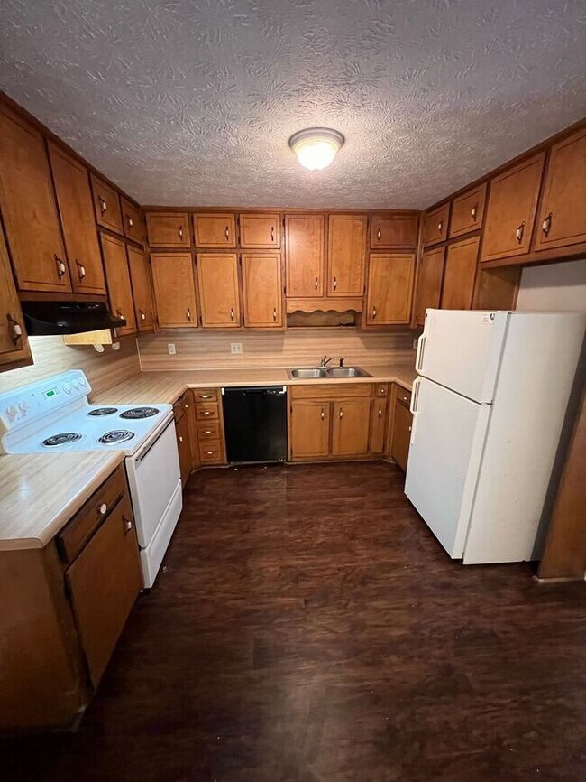 Foto del edificio - Finally a 2 bedroom townhome on Downing St Lawrenceville, GA