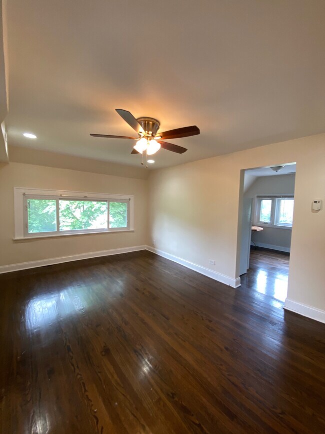 Building Photo - 9327 S Vanderpoel Ave