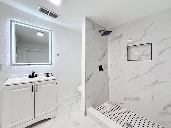 Foto del edificio - 8414 N 20th St