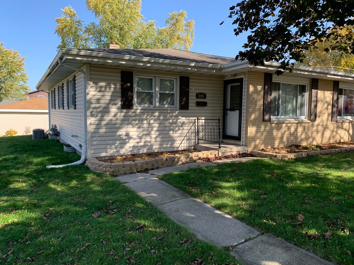 Primary Photo - 255 Park St