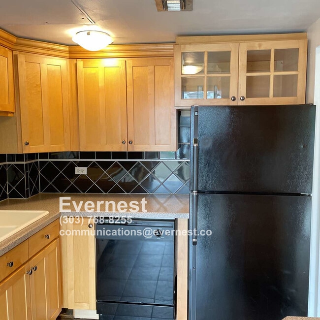 Building Photo - Cozy 2 Bed & 2 Bath Condo in Denver / Pet-...